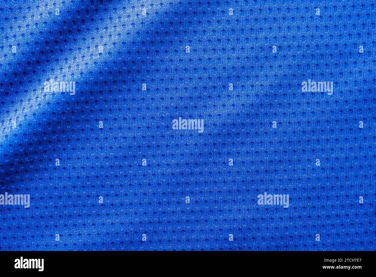 Maglia da calcio in tessuto blu con sfondo a maglia d'aria Foto Stock