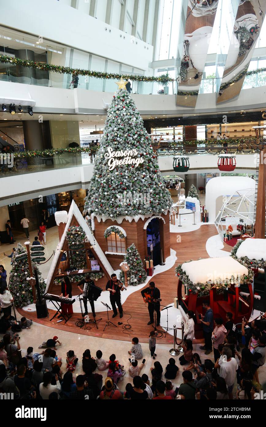 Spettacolo natalizio al centro commerciale IFC di Hong Kong. Foto Stock
