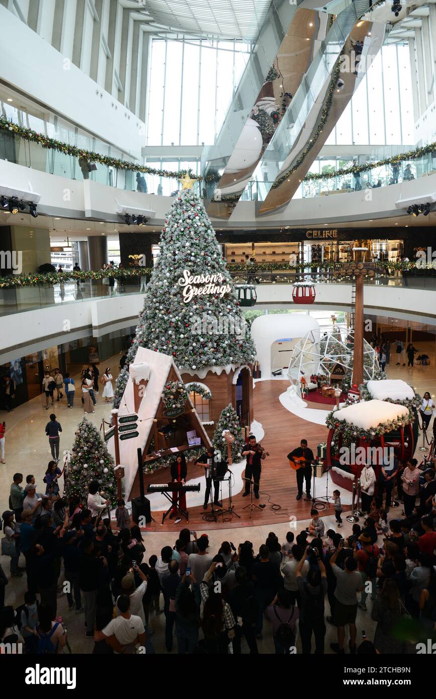Spettacolo natalizio al centro commerciale IFC di Hong Kong. Foto Stock