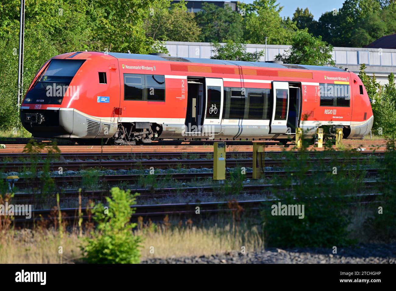 Treno DB-Regio alla stazione centrale di Bayreuth, Germania Foto Stock