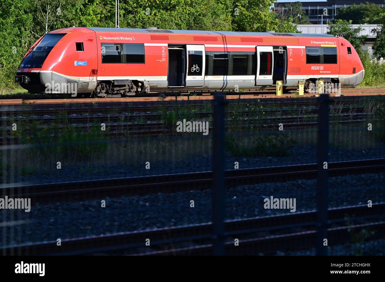 Treno DB-Regio alla stazione centrale di Bayreuth, Germania Foto Stock