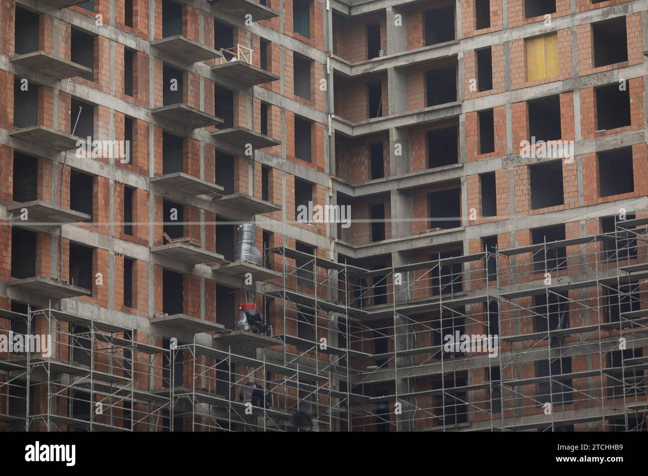 Cantiere di un alto edificio in mattoni a Bucarest, Romania. Foto Stock