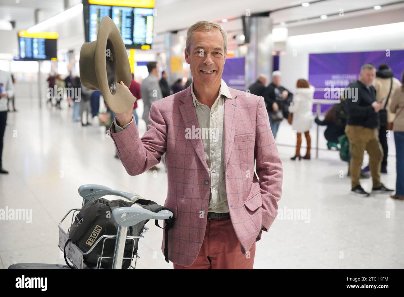 Nigel Farage arriva all'aeroporto di Heathrow, Londra, dopo aver preso parte alla serie ITV i'm A Celebrity Get me Out of Here! In Australia. Data foto: Mercoledì 13 dicembre 2023. Foto Stock