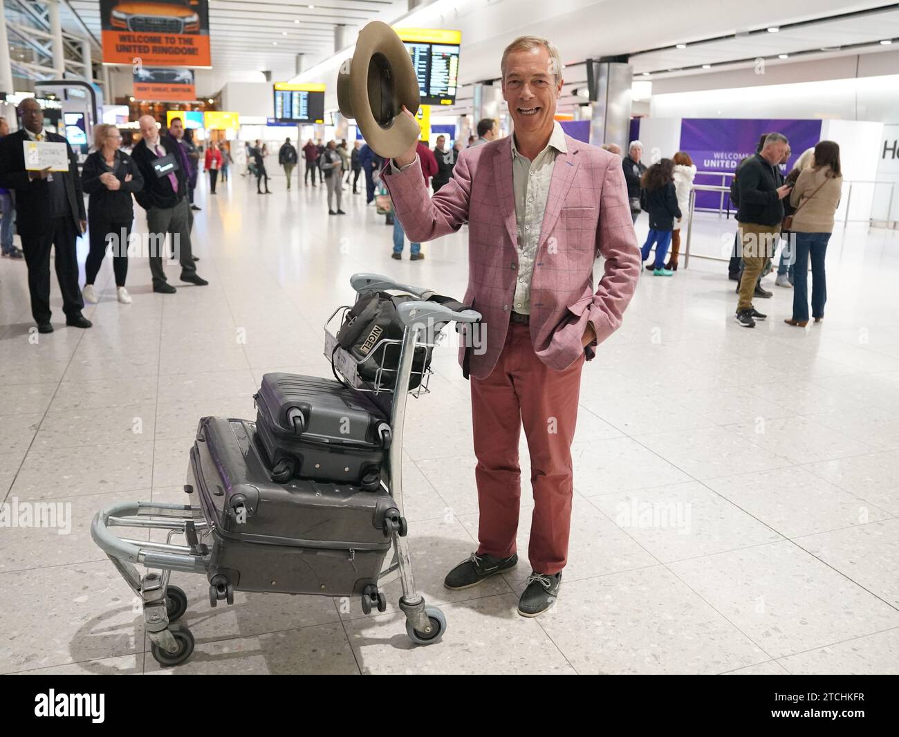 Nigel Farage arriva all'aeroporto di Heathrow, Londra, dopo aver preso parte alla serie ITV i'm A Celebrity Get me Out of Here! In Australia. Data foto: Mercoledì 13 dicembre 2023. Foto Stock