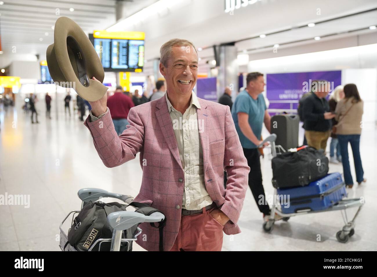 Nigel Farage arriva all'aeroporto di Heathrow, Londra, dopo aver preso parte alla serie ITV i'm A Celebrity Get me Out of Here! In Australia. Data foto: Mercoledì 13 dicembre 2023. Foto Stock