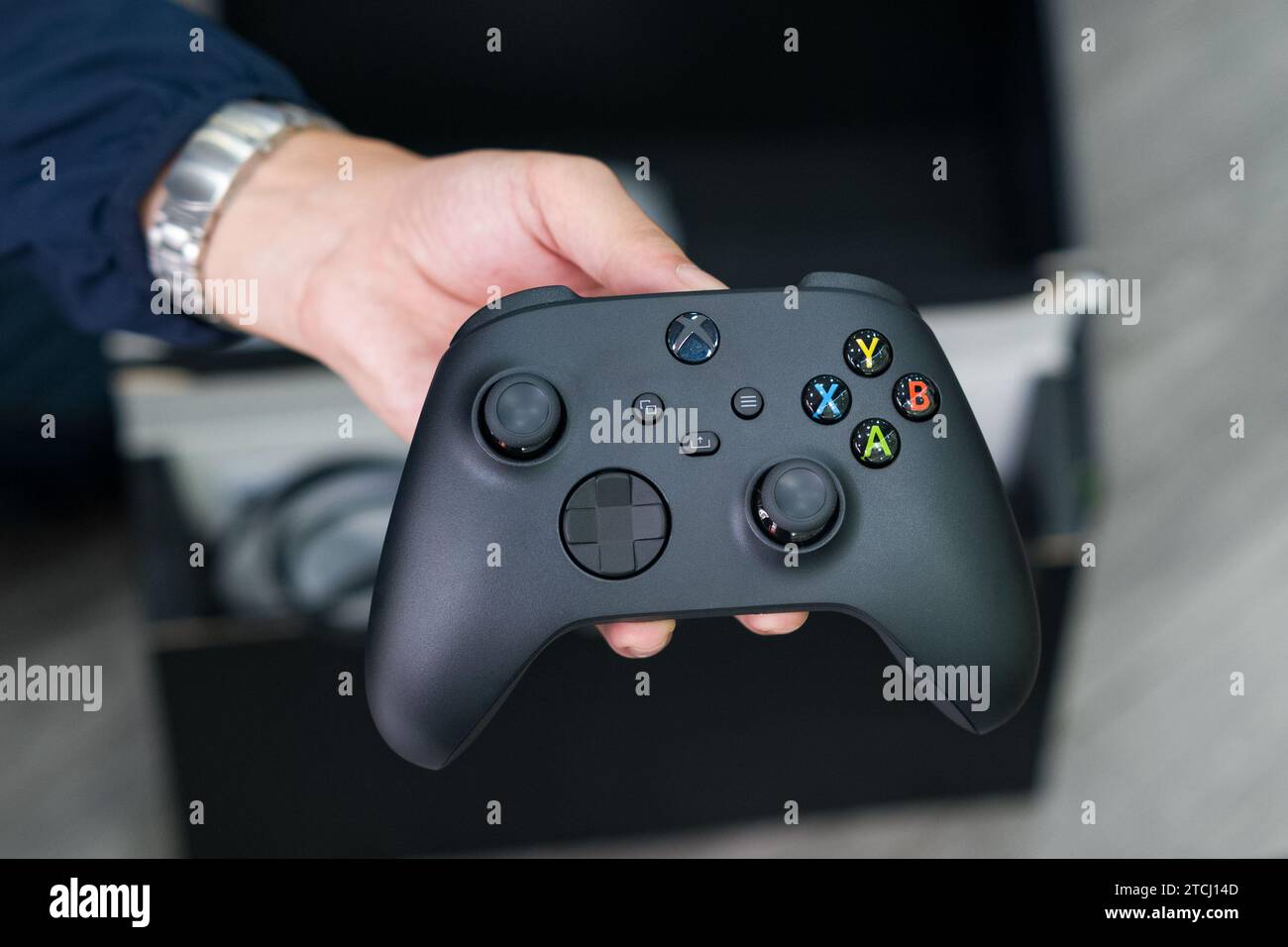 HCMC, VN - dicembre 2023. Controller PlayStation Xbox Foto Stock