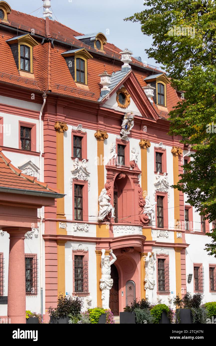 Facciata rossa e bianca del Kurmainzische Stadthalterei a Erfurt, Turingia Foto Stock