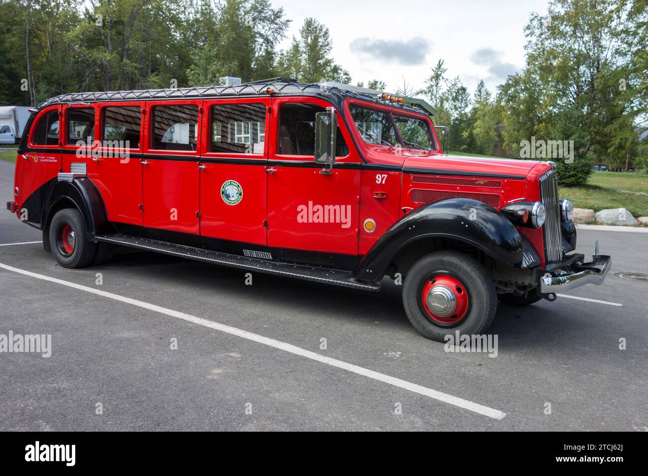 Bus rosso nel Glacier National Park Montana Foto Stock