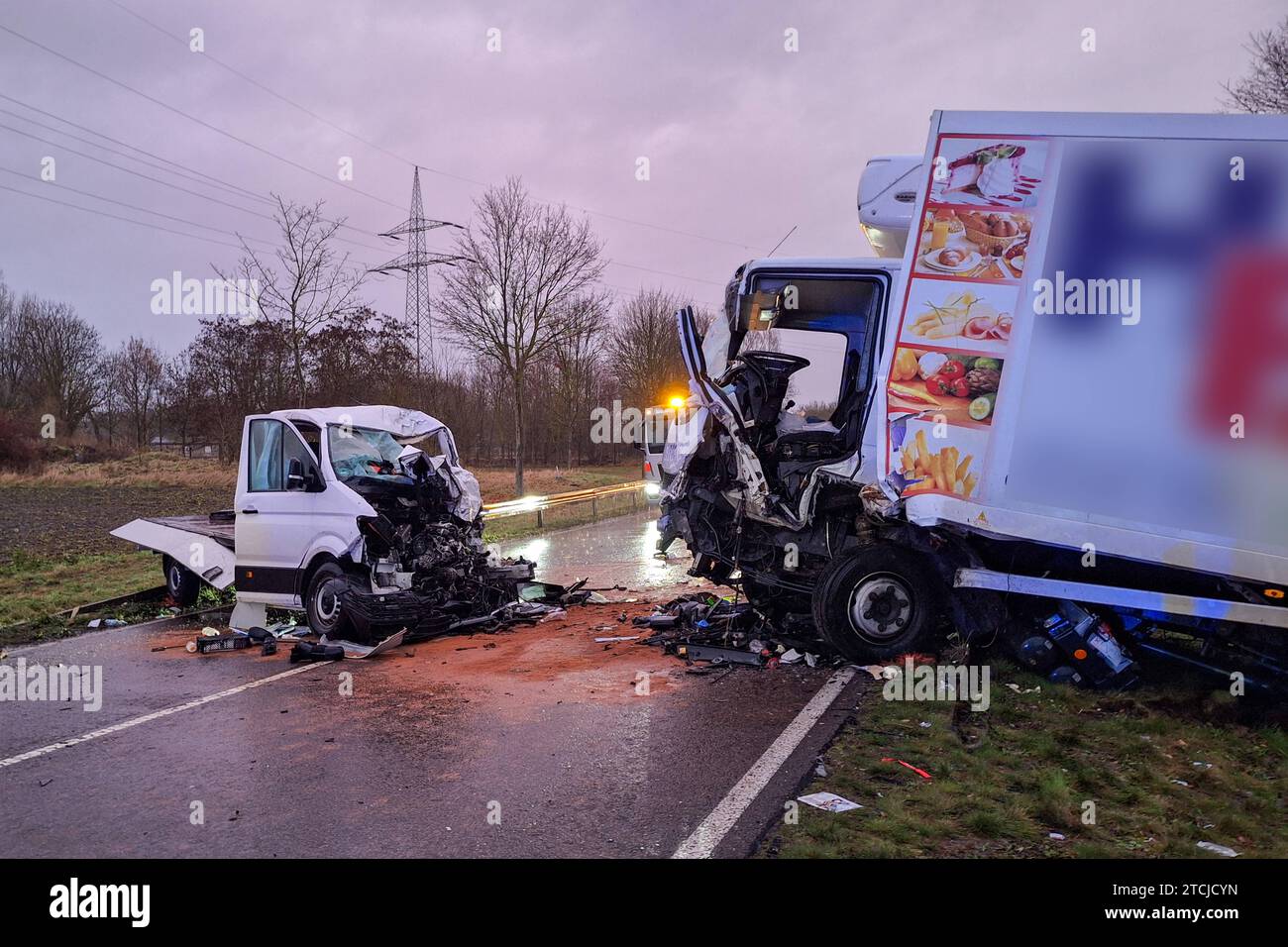 Radegast - Tödlicher Unfall Auf B138: Transporter Und Lastwagen Stoßen ...