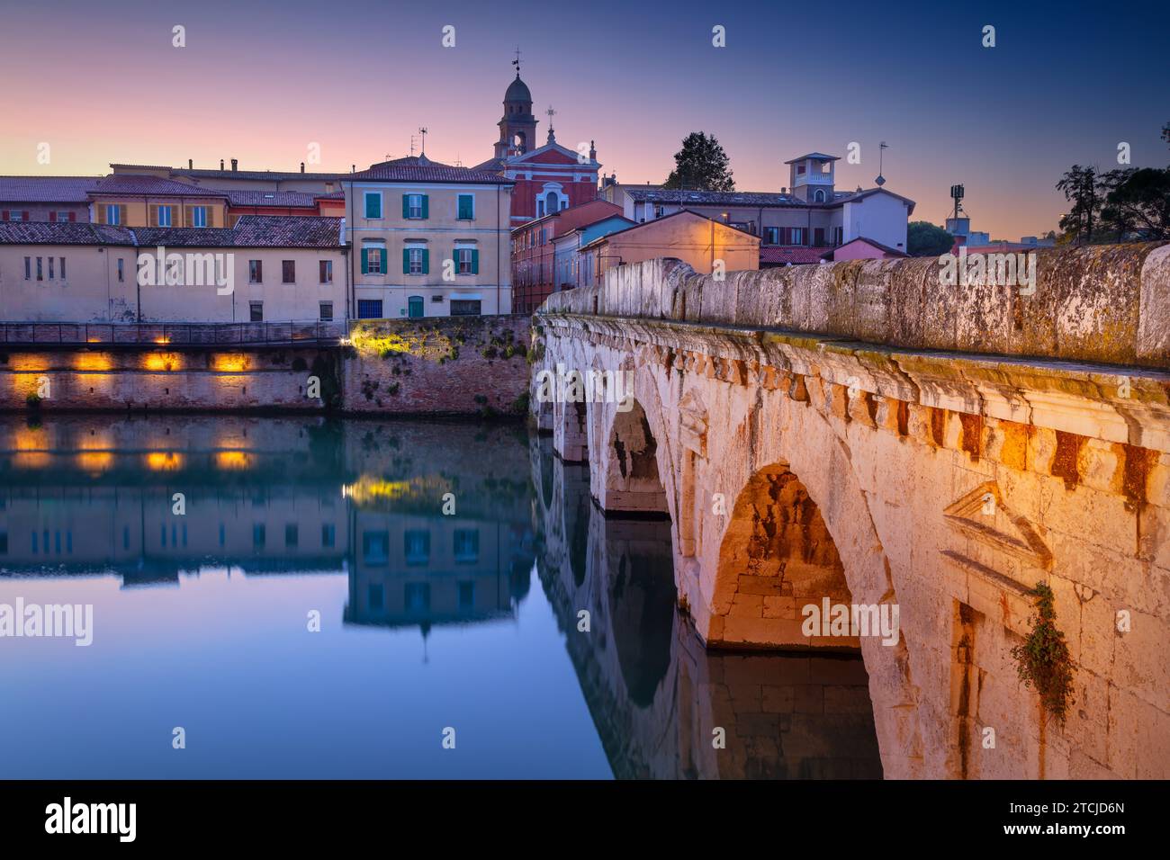 Rimini, Italia. Immagine del paesaggio urbano del centro storico di Rimini, Italia all'alba. Foto Stock