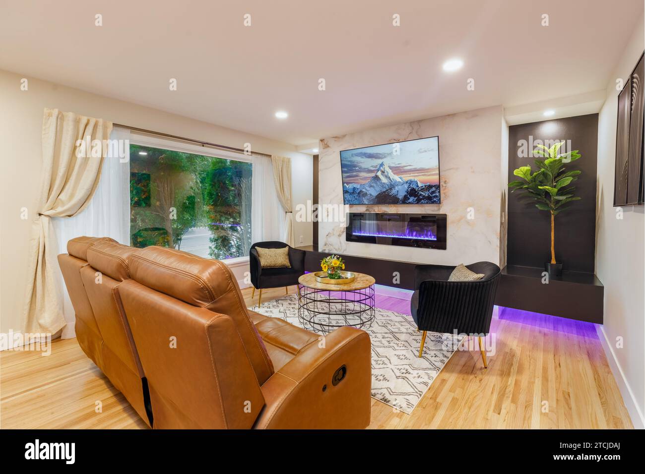 Un design contemporaneo degli interni del soggiorno Foto Stock