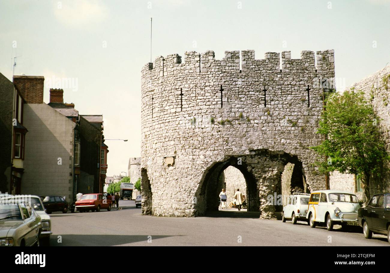 Five Arches, mura medievali della città, Tenby, Pembrokeshire, Galles, Regno Unito, maggio 1970 Foto Stock