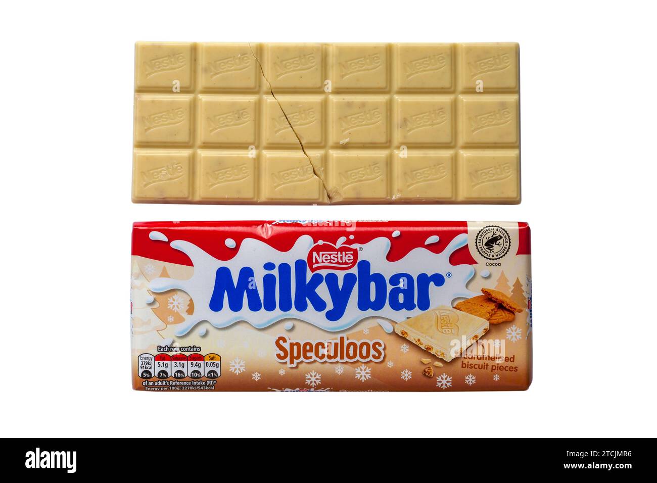 Bar del Nestle Milkybar Milky bar Speculoos White Chocolate Bar aperto per mostrare contenuti isolati su sfondo bianco Foto Stock