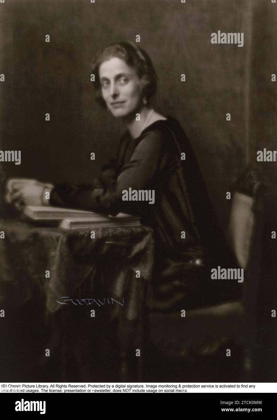 Louise Mountbatten. Nata il 13 luglio 1889 - 7 marzo 1965, regina di Svezia dal 1950 fino alla sua morte nel 1965 come moglie del re Gustavo vi Adolfo. Una fotografia scattata negli anni '1920 da Henry B. Goodwin. 1878-1931. Un fotografo tedesco-svedese. Foto Stock