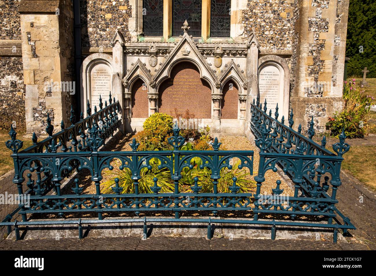 Regno Unito, Inghilterra, Buckinghamshire, High Wycombe, Hughenden Valley, Chiesa parrocchiale di San Michele e tutti gli Angeli, cripta della famiglia Disraeli Foto Stock
