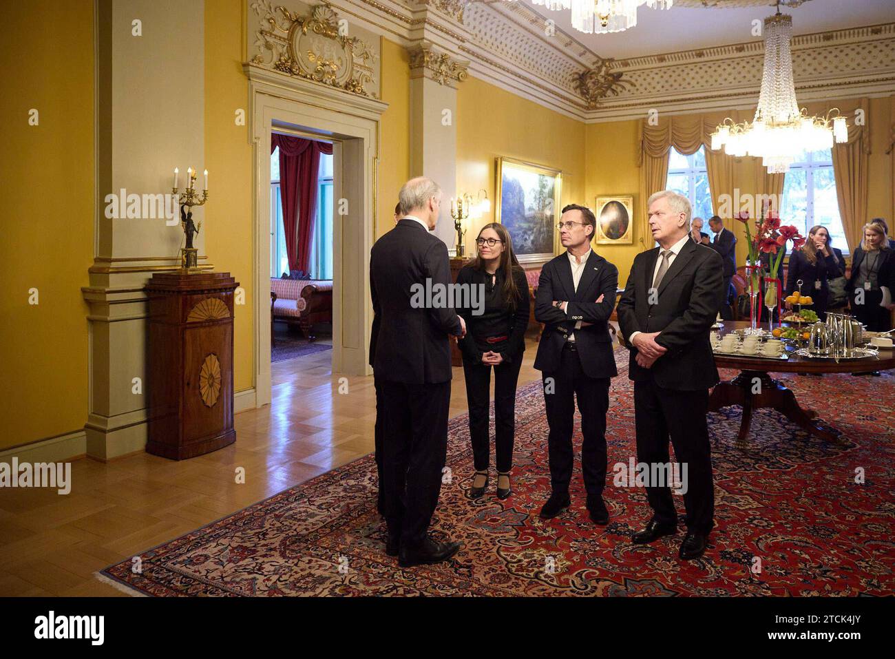 Il presidente ucraino Volodymyr Zelensky visita il Regno di Norvegia e incontra il primo ministro norvegese Jonas Gahr Store il presidente ucraino Volodymyr Zelensky visita il Regno di Norvegia e incontra il primo ministro norvegese Jonas Gahr Store a Oslo il 13 dicembre 2023. Foto del PRESIDENTE DELL'UCRAINA apaimages Oslo Norvegia 131223 Norway UPO 002.jpeg Copyright: XapaimagesxPRESIDENTxOFxUKRAINExOFFICExxapaimagesx Foto Stock