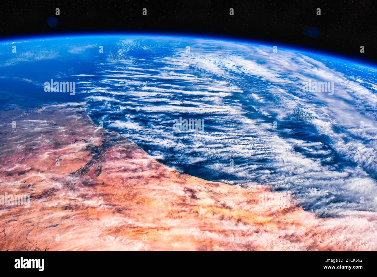 GMT340 18 17 Jasmin Moghbeli SN1083 Snow Cover Sunrise Africa Coast Foto Stock