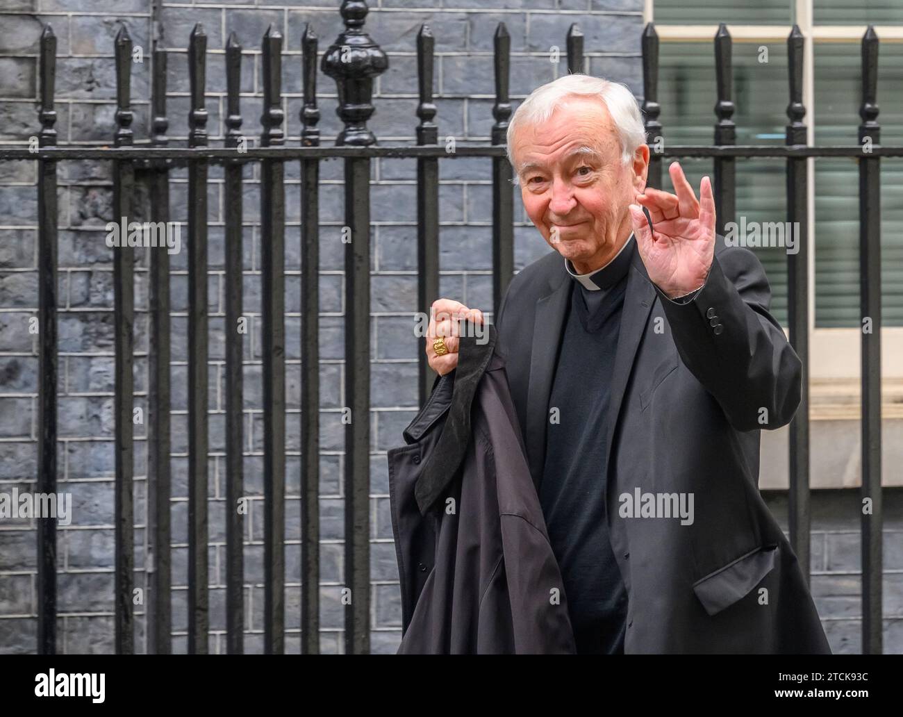 Cardinale Vincent Nichols - Arcivescovo cattolico di Westminster - arrivo a Downing Street per un incontro dei leader religiosi, 12 dicembre 2023 Foto Stock