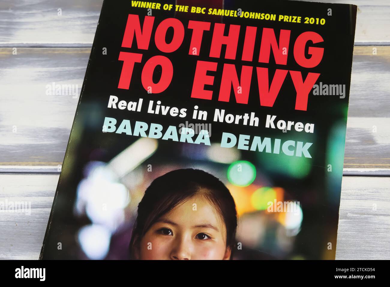 Viersen, Germania - 9 maggio. 2023: Barbara Demick Nothing to Envy Book Cover, storie di rifugiati sul vivere nella corea del Nord Foto Stock
