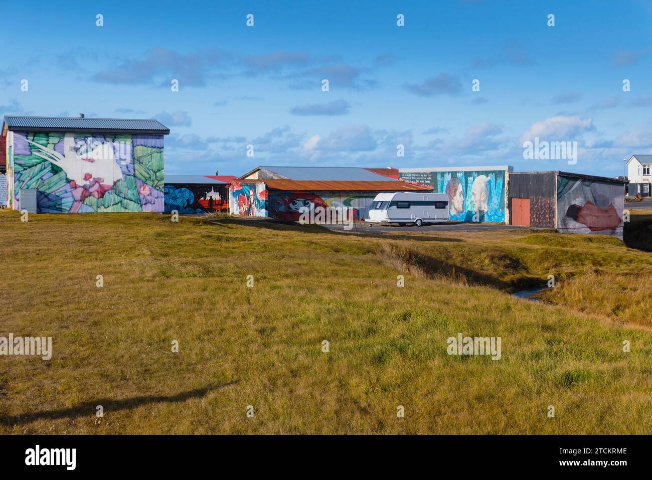 Islanda, Parco Nazionale della Penisola di Snæfellsnes, villaggio di Hellissandur, murales nella capitale islandese della Street art. Foto Stock