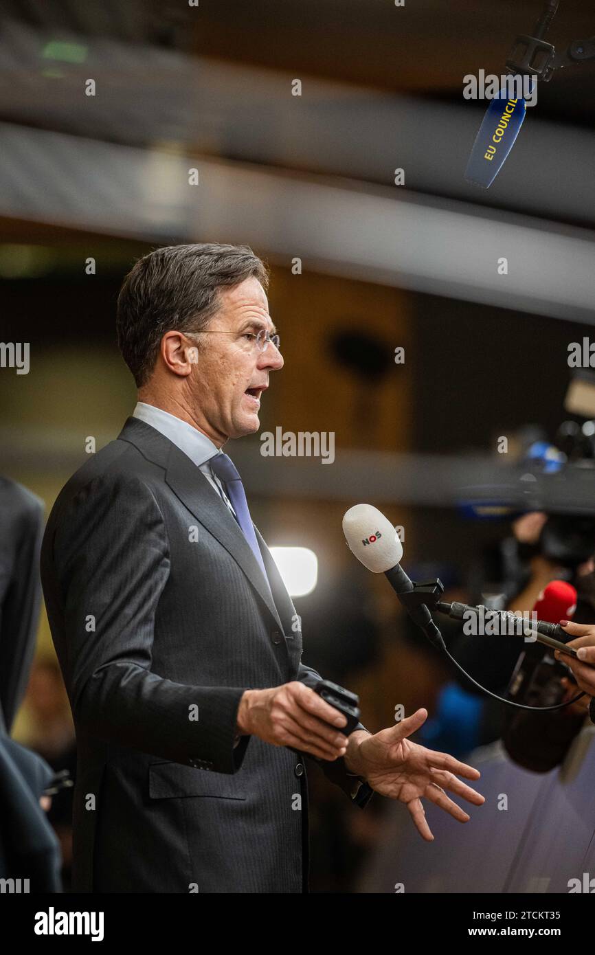 BRUXELLES - il primo ministro uscente Mark Rutte dopo un vertice con i leader dell'Unione europea e dei Balcani occidentali. Le discussioni hanno incluso l'adesione dell'Ucraina all'Unione europea. ANP JONAS ROOSENS netherlands Out - belgium Out Foto Stock