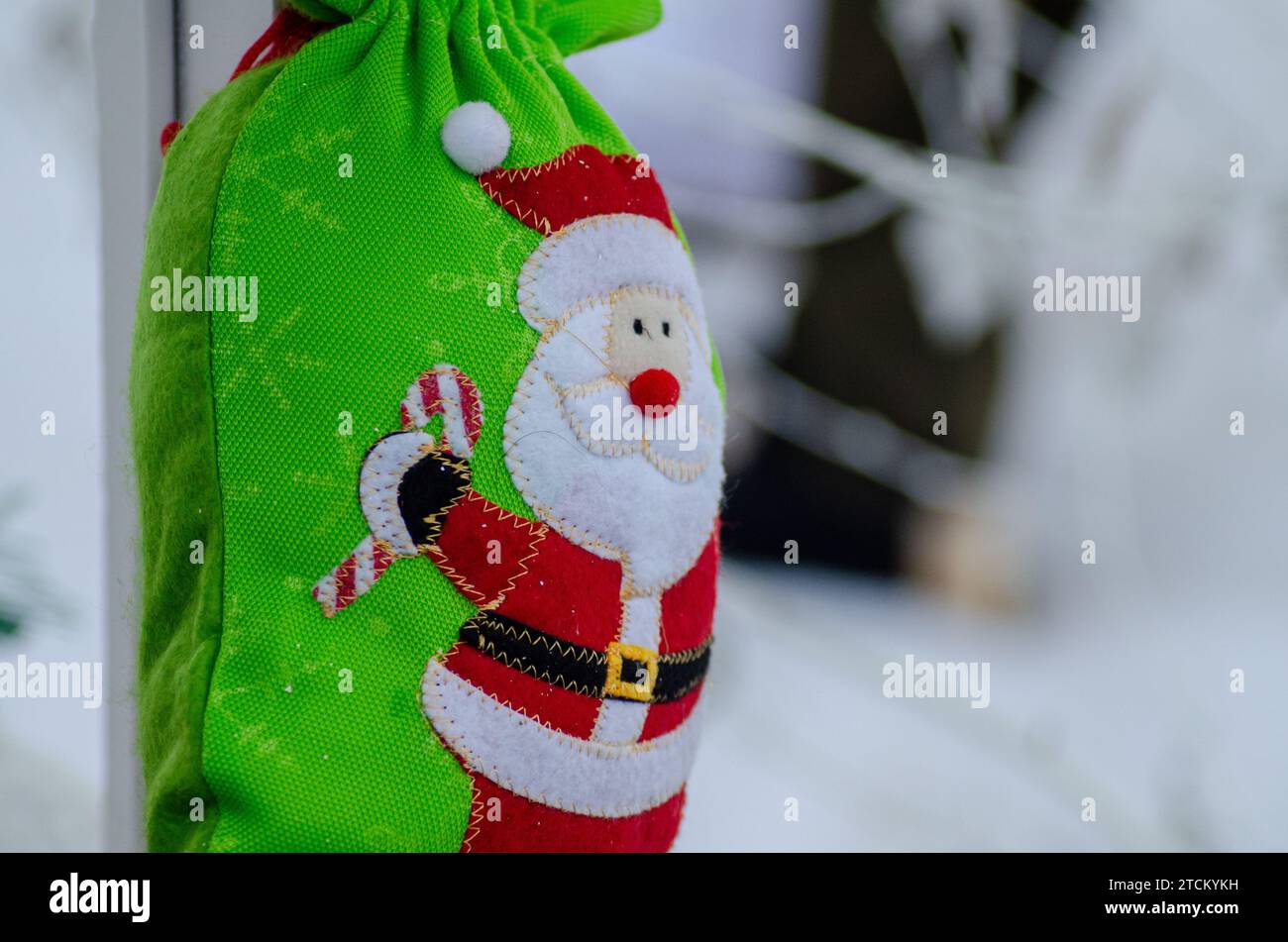 bustina in feltro con la figura di babbo natale, decorazione natalizia Foto Stock