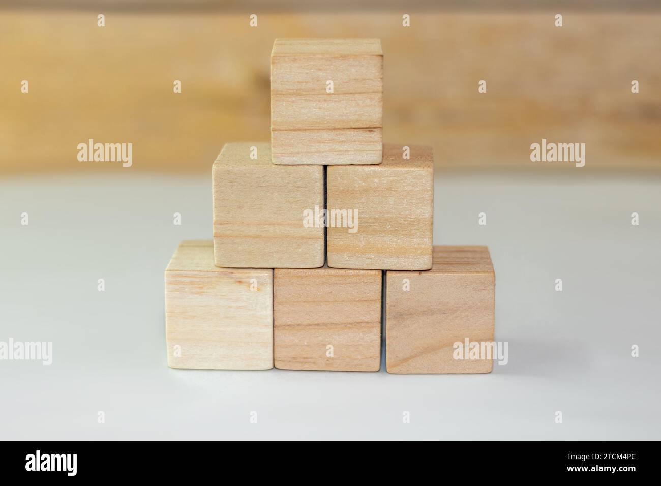 blocchi da costruzione vuoti in legno concetto aziendale impilato, risorsa grafica Foto Stock