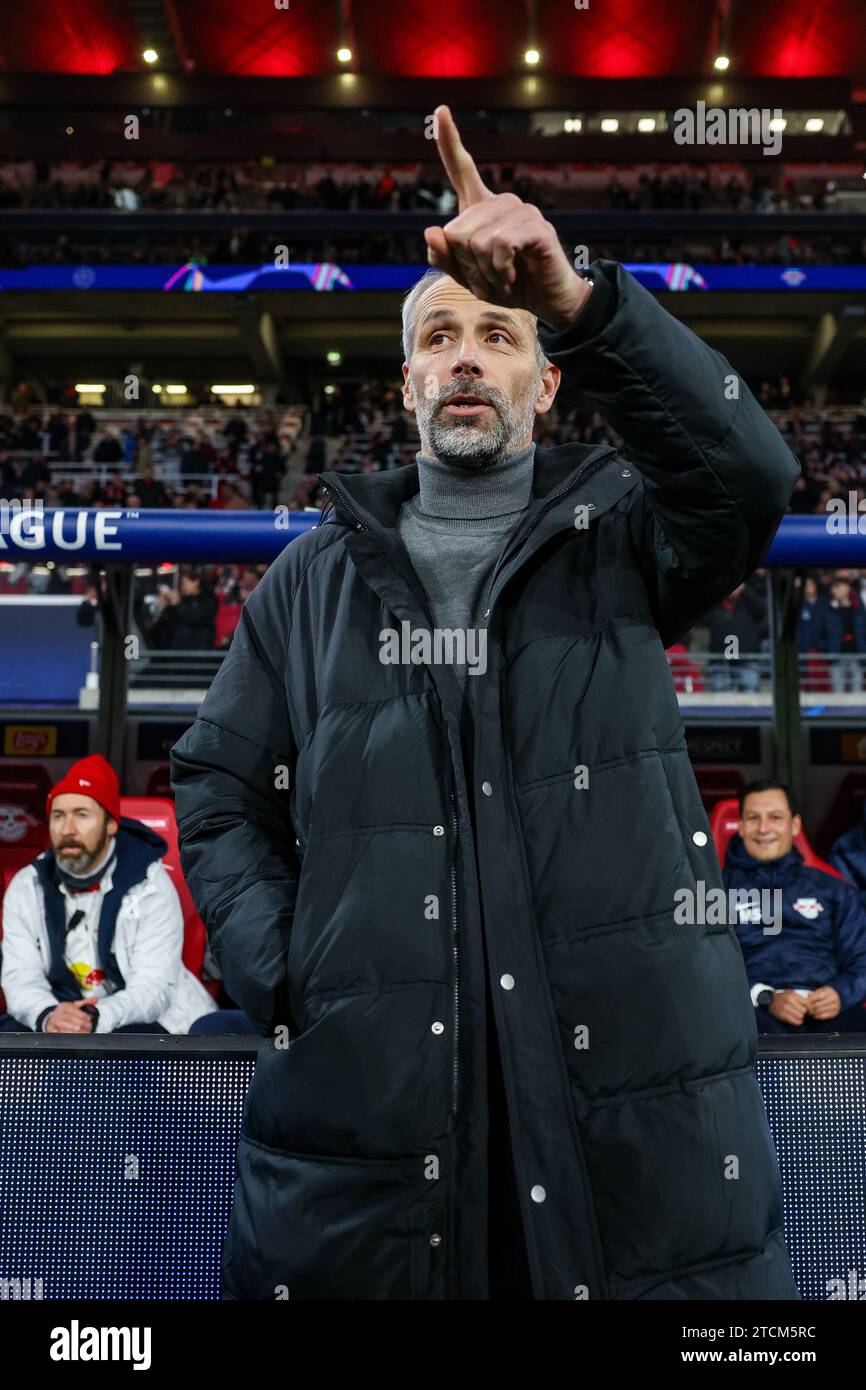 Lipsia, Germania. 13 dicembre 2023. Calcio: Champions League, fase a gironi, gruppo G, Matchday 6 RB Lipsia - Young Boys Bern alla Red Bull Arena. L'allenatore di Lipsia Marco Rose gesticola di fronte alla panchina. Crediti: Jan Woitas/dpa/Alamy Live News Credit: dpa Picture Alliance/Alamy Live News Foto Stock