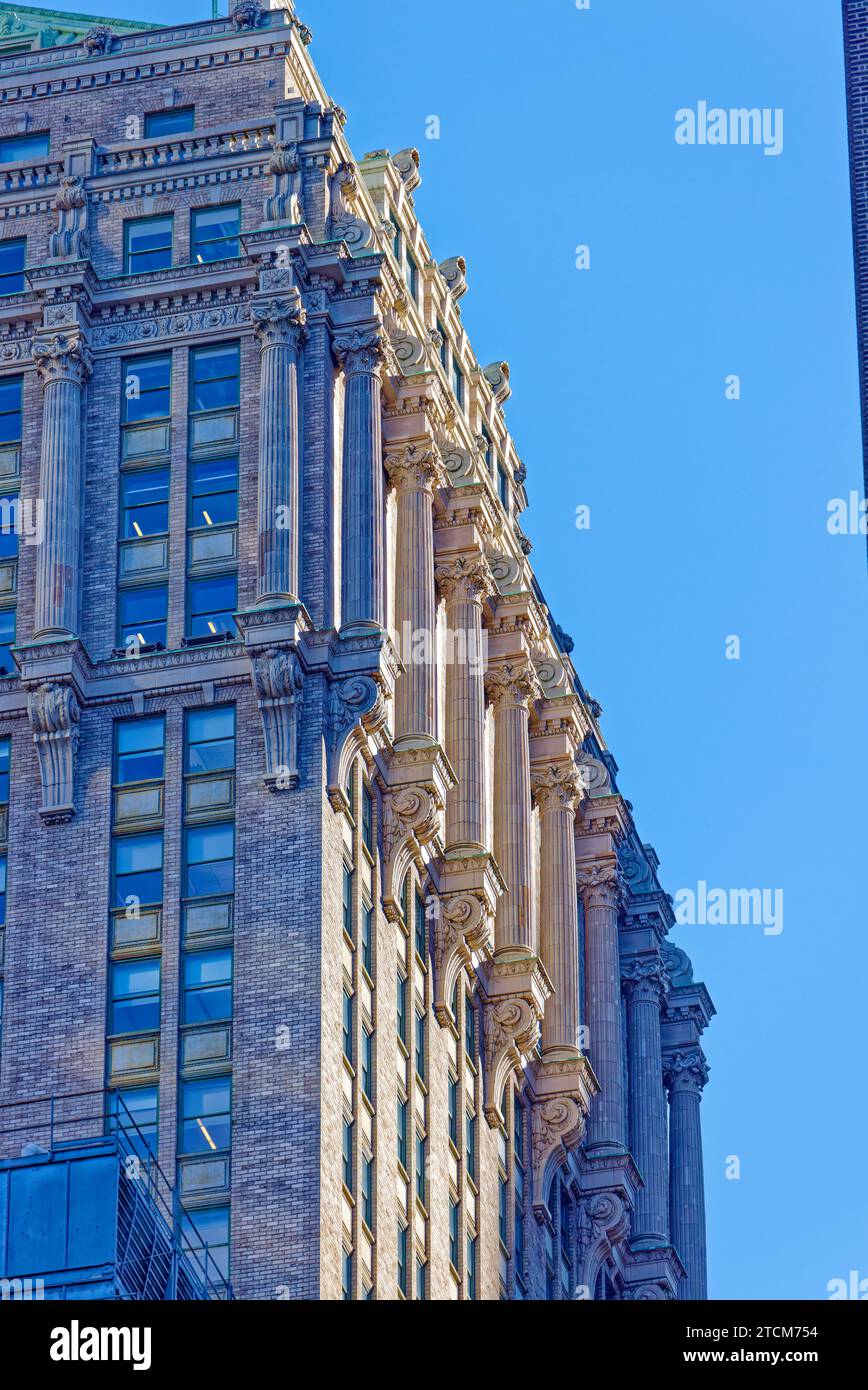 Helmsley Building (ex New York Central Building) dettaglio: La facciata della torre East 45th Street, sotto il tetto di rame verde e la cupola. Foto Stock