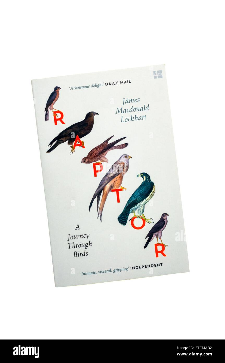 Una copia cartacea di Raptor: A Journey Through Birds di James Macdonald Lockhart. Pubblicato nel 2016. Foto Stock