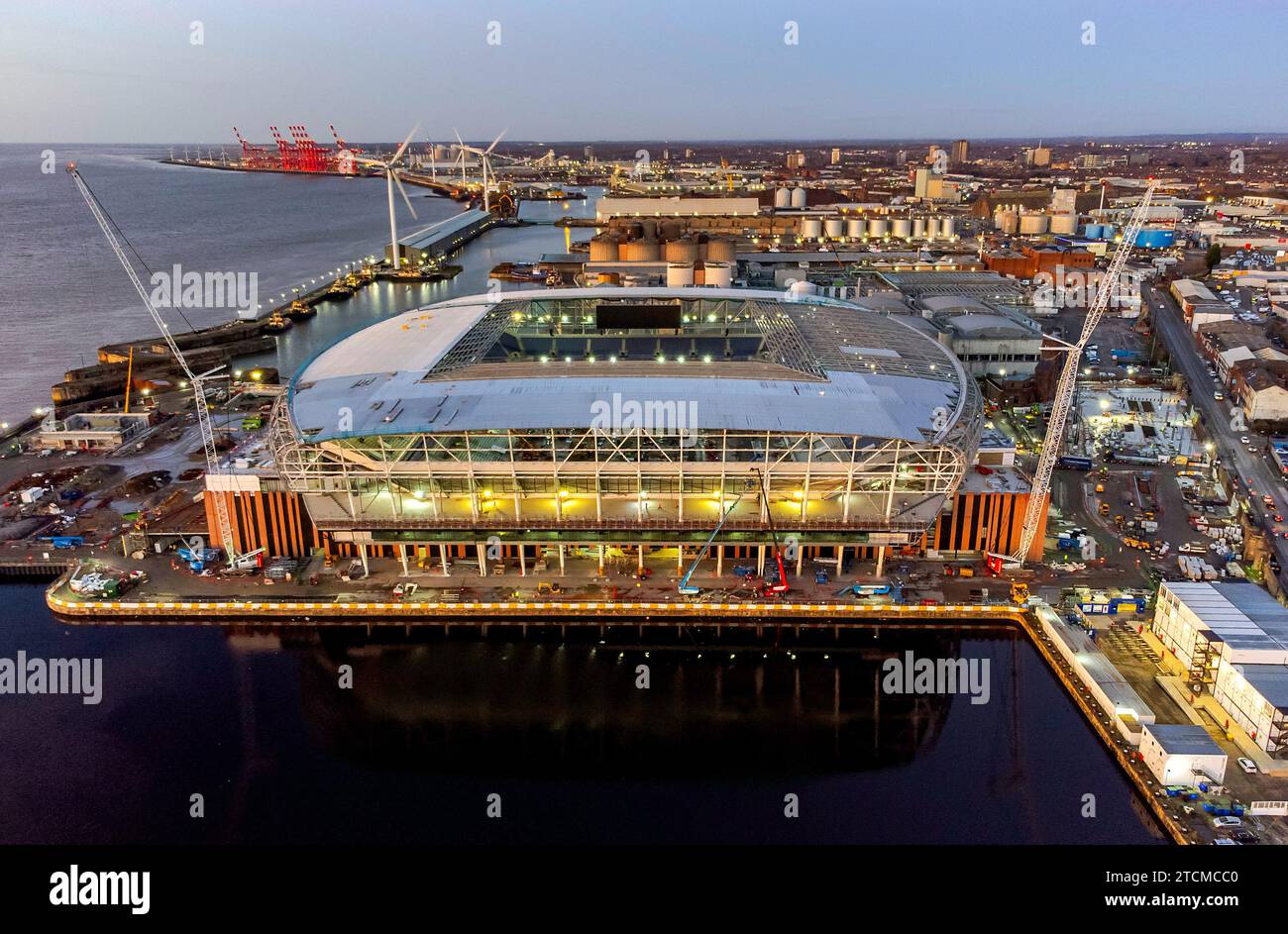 Una vista aerea mentre i lavori di costruzione continuano sul sito del nuovo stadio della squadra di calcio dell'Everton, Bramley-Moore Dock, Liverpool. Data immagine: Data di emissione: Mercoledì 13 dicembre 2023. Foto Stock