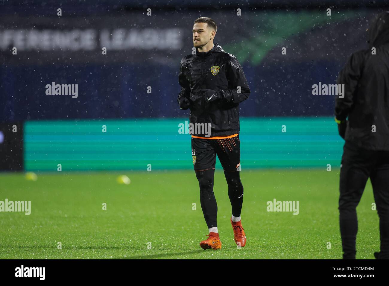 Zagabria, Croazia. 13 dicembre 2023. Bernard Karrica di Ballkani durante una sessione di allenamento al Maksimir Stadium il 13 dicembre 2023. A Zagabria, in Croazia, prima della partita di 6 round della UEFA Conference League gorup C tra Dinamo Zagabria e FC Ballkani. Foto: Luka Stanzl/PIXSELL credito: Pixsell/Alamy Live News Foto Stock