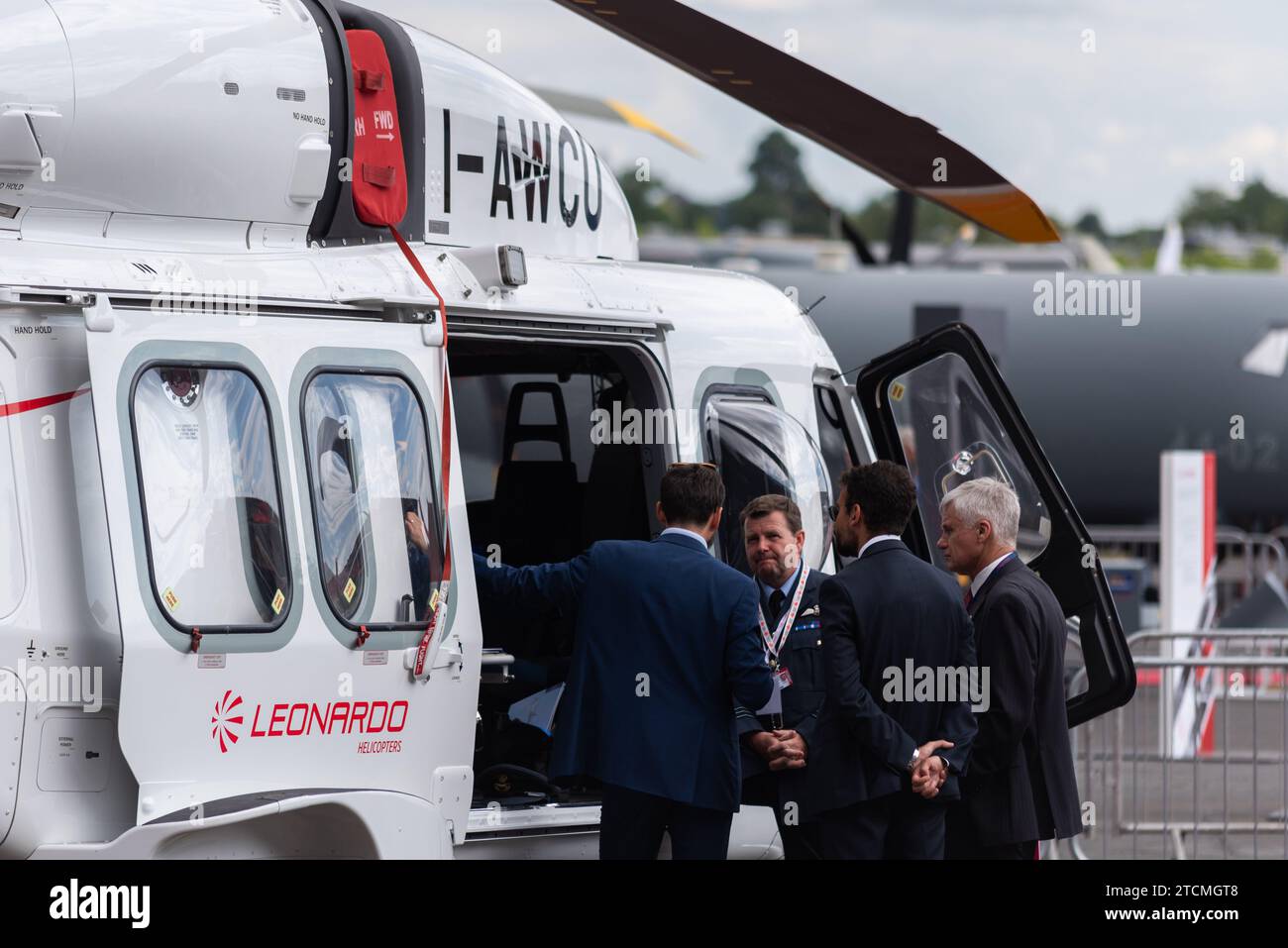 Leonardo, elicottero AgustaWestland AW-189 presentato agli uomini d'affari al Farnborough International Airshow, FIA 2018, Regno Unito. Giorno commerciale per affari Foto Stock