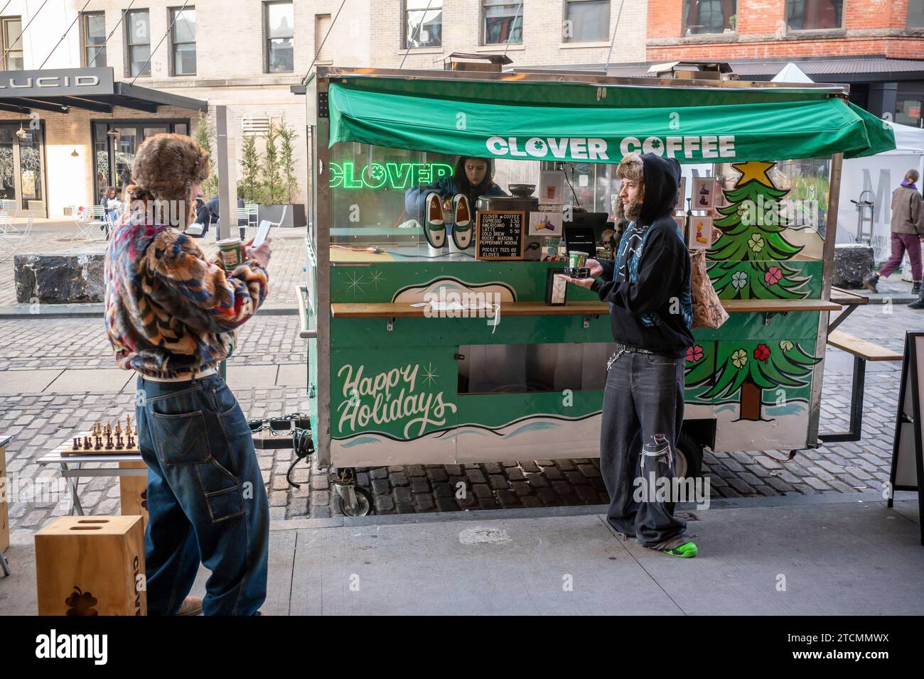 Clover Coffee cart nel Meatpacking District di New York sabato 9 dicembre 2023. (© Richard B. Levine) Foto Stock