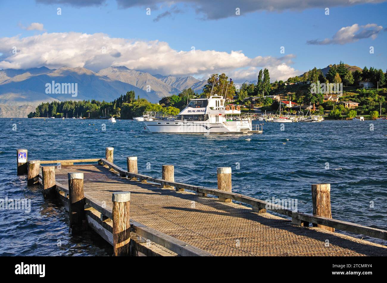Ferry boat sbarco, il lago Wanaka, Wanaka, Regione di Otago, Isola del Sud, Nuova Zelanda Foto Stock