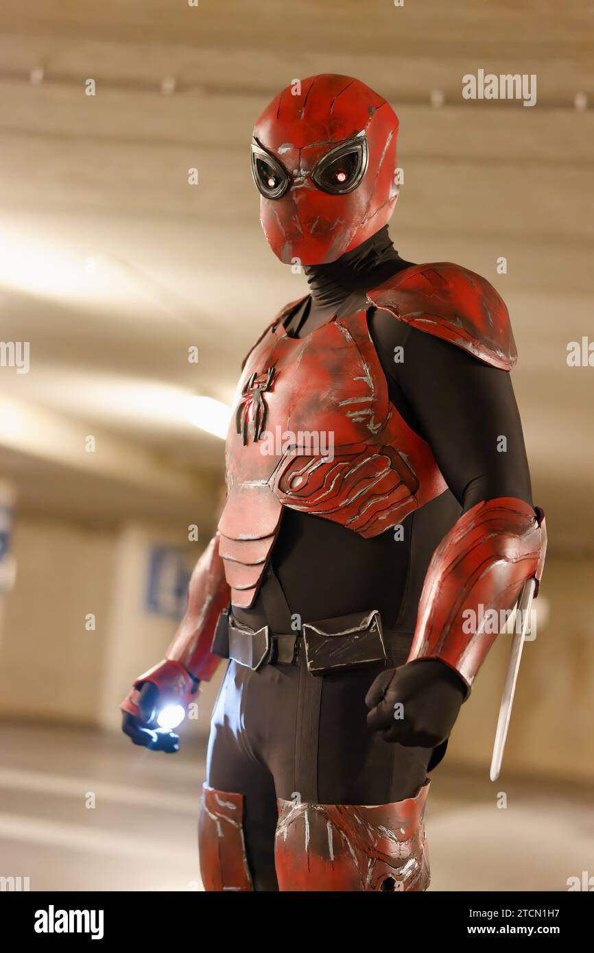Un cosplayer maschile vestito da Spiderman della serie di film Marvel Comics Foto Stock