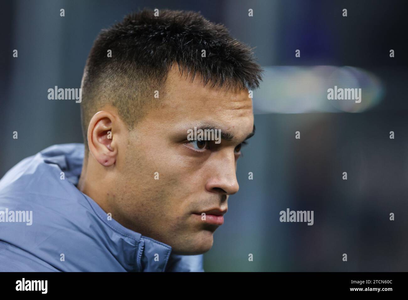 Milano, Italia. 12 dicembre 2023. Lautaro Martinez dell'FC Internazionale guarda alla fase a gironi di UEFA Champions League 2023/24 - partita di calcio del gruppo D tra l'FC Internazionale e la Real Sociedad de Futbol allo Stadio Giuseppe Meazza. Punteggio finale; FC Internazionale 0 - 0 Real Sociedad de Futbol. (Foto di Fabrizio Carabelli/SOPA Images/Sipa USA) credito: SIPA USA/Alamy Live News Foto Stock