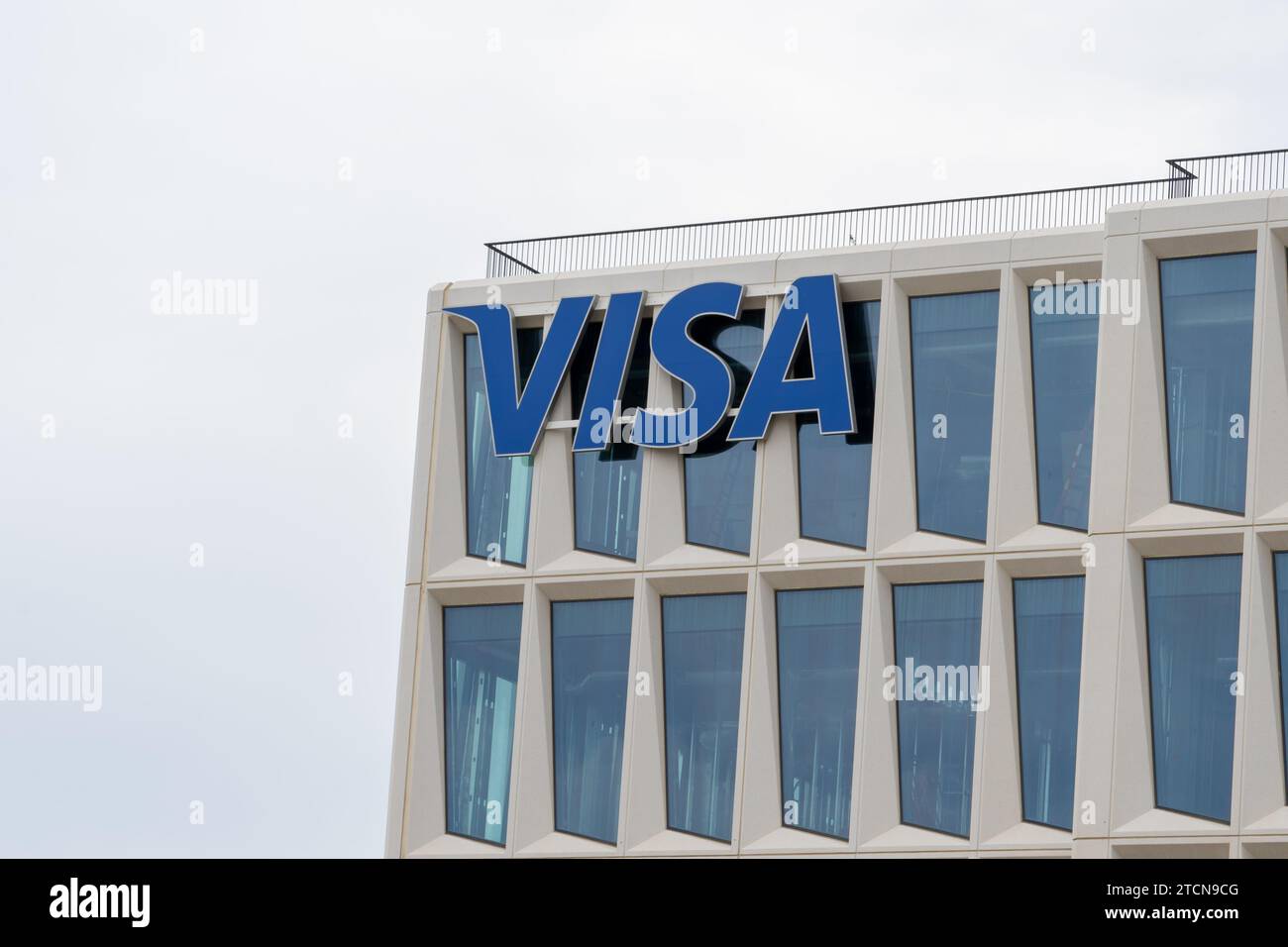 Cartellonistica Visa sull'edificio presso la sua nuova sede (prossima apertura) a Mission Rock, San Francisco, USA Foto Stock