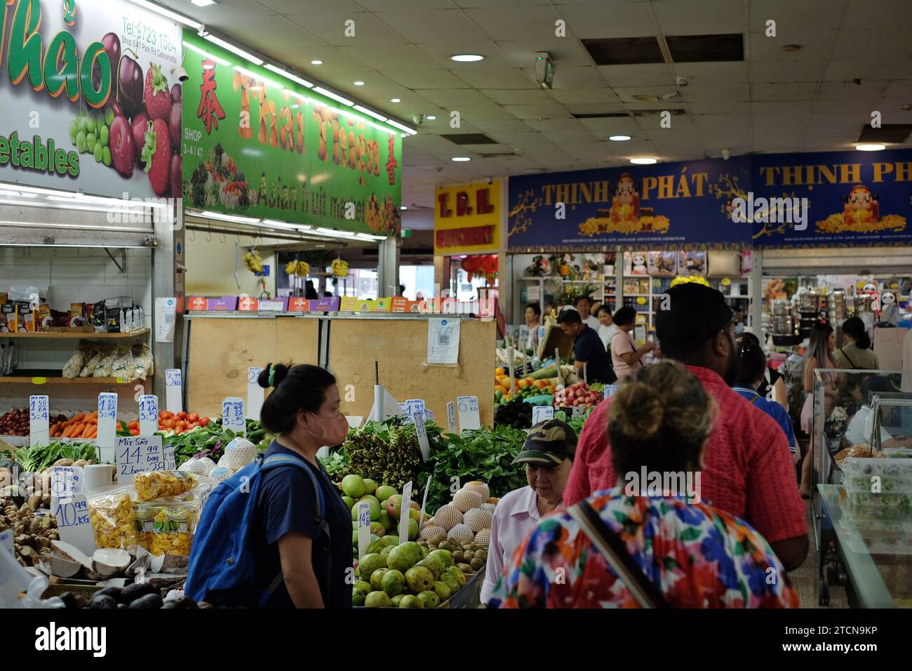 Negozi di alimentari asiatici nel BKK International Fast Food Centre, comunità cinese vietnamita multiculturale a Cabramatta, nella parte occidentale di Sydney Foto Stock