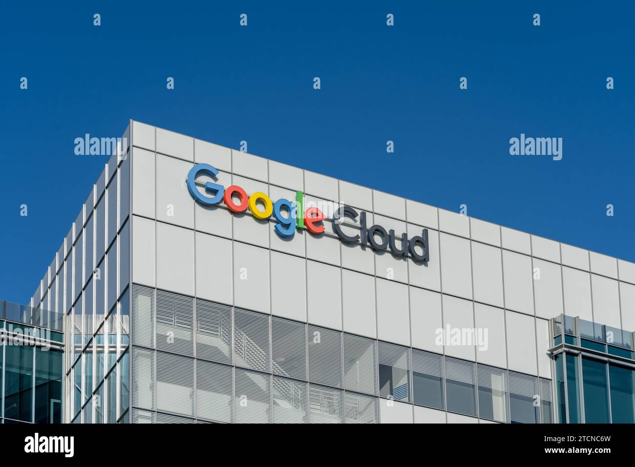 Primo piano dell'insegna Google Cloud sull'edificio del campus di Sunnyvale, California, USA - 8 giugno 2023. Foto Stock
