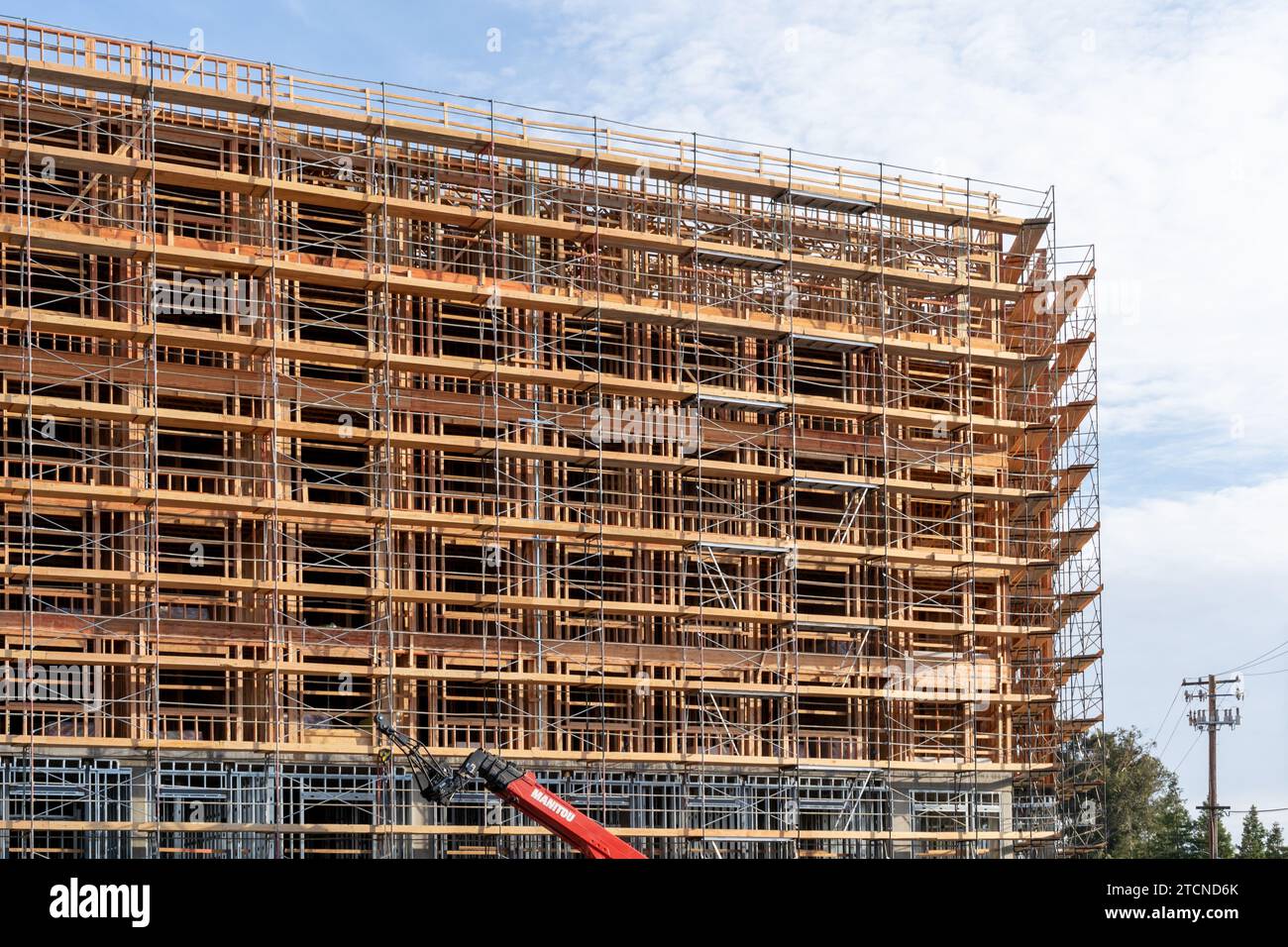 Un cantiere di media altezza con struttura in legno a San Jose, California, USA Foto Stock