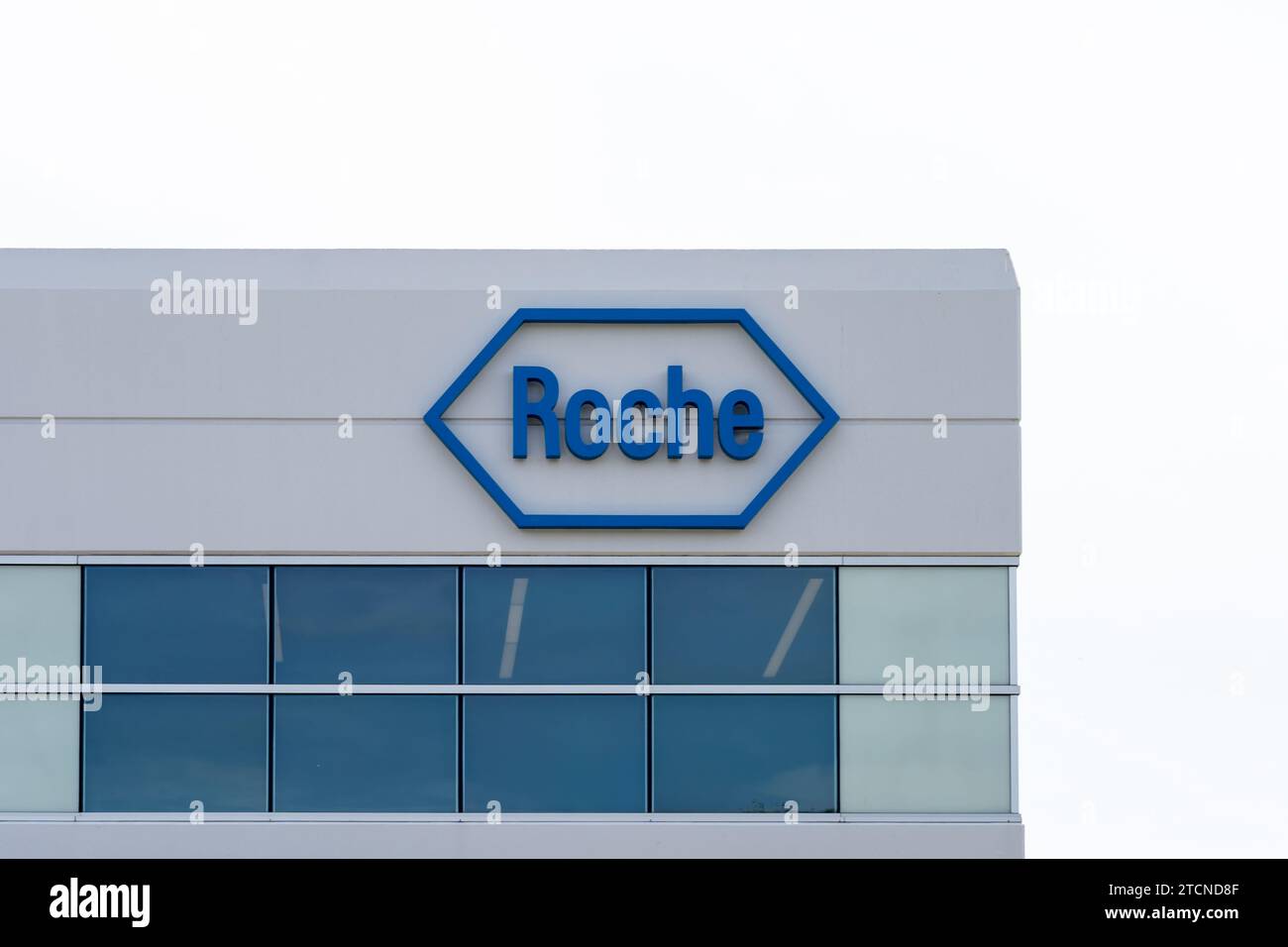 Primo piano dell'insegna Roche nell'edificio degli uffici di San Jose, California, Stati Uniti Foto Stock