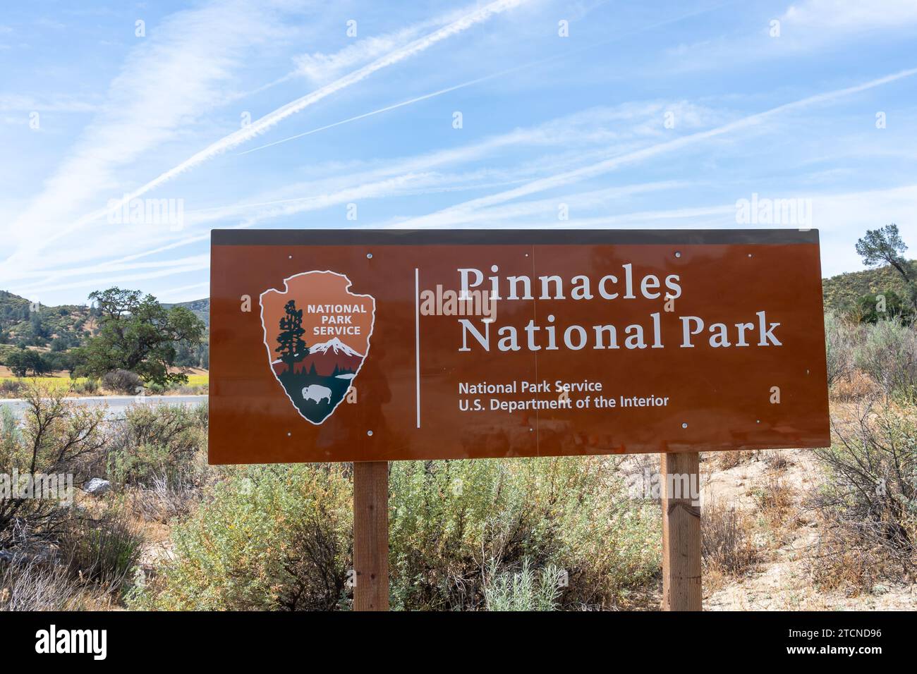 Il cartello del Pinnacles National Park è visibile in California, Stati Uniti Foto Stock