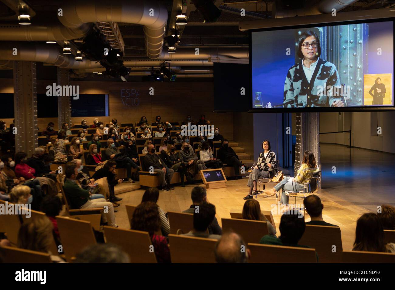 Madrid, 15/02/2022. Presentazione del libro vincitore del Premio Nadal 2022 di Inés Martín Rodrigo, "le forme del volere" presso la Fondazione Telefónica. Foto: Isabel Permuy. ARCHDC. Crediti: Album / Archivo ABC / Isabel B. Permuy Foto Stock
