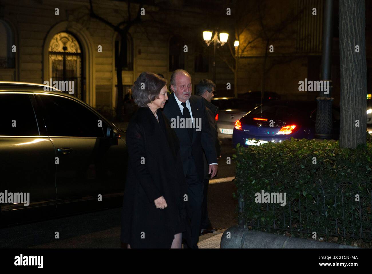 Madrid, 01/12/2017. Gli ex re, Don Juan Carlos e Doña Sofía, partecipano al funerale per l'anima di Sánchez Asiaín. Foto: Ángel de Antonio ARCHDC. Crediti: Album / Archivo ABC / Ángel de Antonio Foto Stock