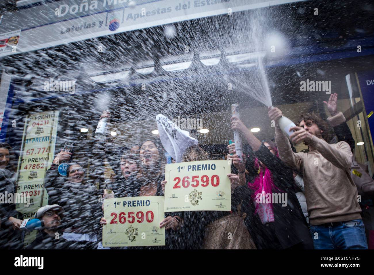 Madrid, 22/12/2019. Celebrazione dei premi della lotteria di Natale venduti nell'amministrazione di Doña Manolita, tra cui El Gordo. Foto: Isabel Permuy ARCHDC. Crediti: Album / Archivo ABC / Isabel B Permuy Foto Stock