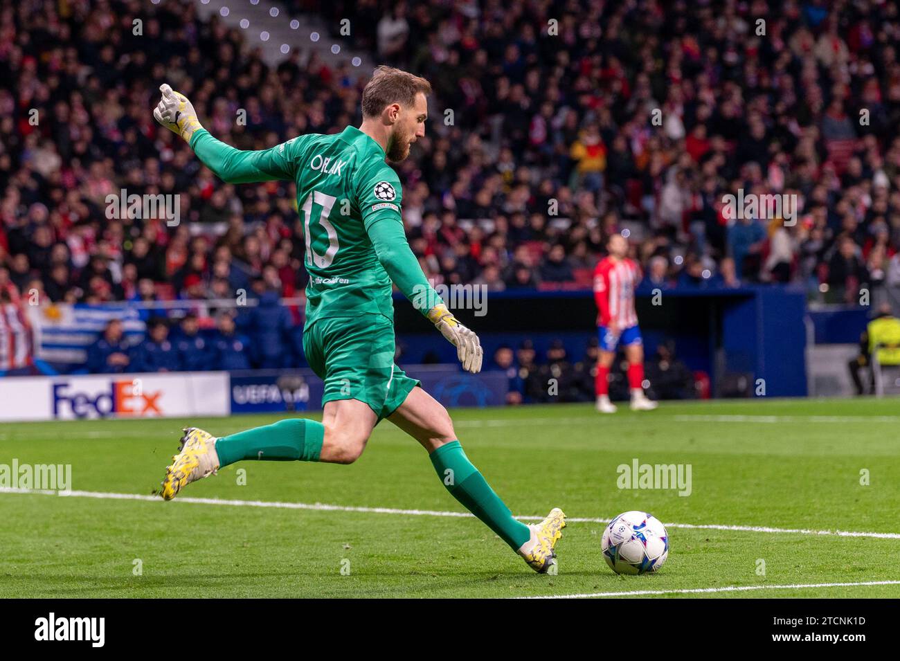 Madrid, Madrid, Spagna. 13 dicembre 2023. Partita di calcio della UEFA Champions League.goal kick del portiere dell'Atletico de Madrid 13 JAN OBLAK (immagine di credito: © Oscar Manuel Sanchez/ZUMA Press Wire) SOLO PER USO EDITORIALE! Non per USO commerciale! Crediti: ZUMA Press, Inc./Alamy Live News Foto Stock
