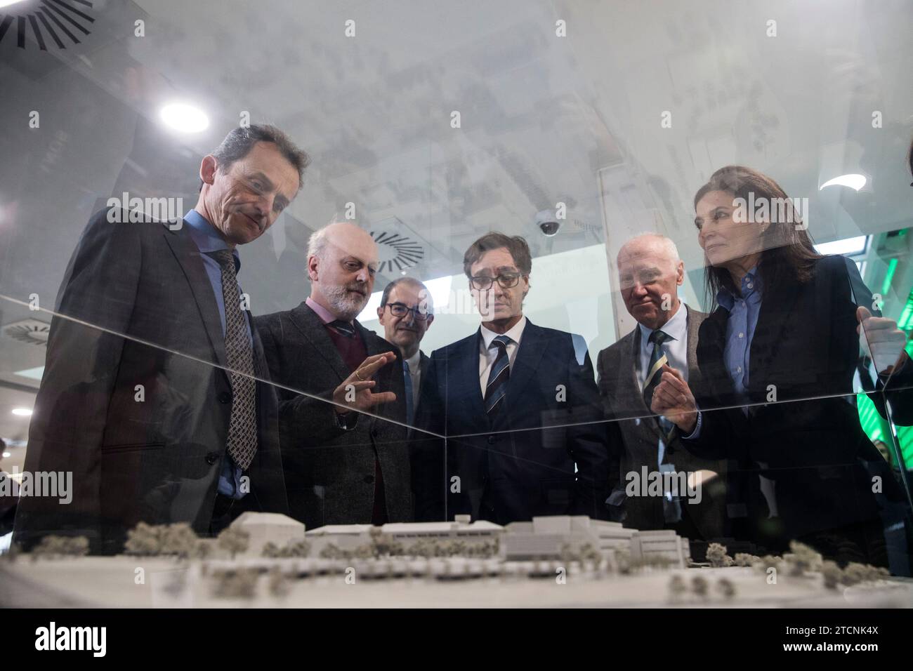 Majadahonda (Madrid), 01/28/2020. Il Ministro della Sanità Salvador Illa e il Ministro della Scienza e dell'innovazione Pedro Duque visitano il Centro Nazionale di Microbiologia, accompagnati dal direttore dell'Istituto di Sanità Carlos III (ISCIII), Raquel Yotti e dal direttore del Centro Nazionale di Microbiologia , Jesús Oteo. In questi laboratori vengono analizzati campioni di possibili infezioni da coronavirus. Foto: Ángel de Antonio. ARCHDC. Crediti: Album / Archivo ABC / Ángel de Antonio Foto Stock