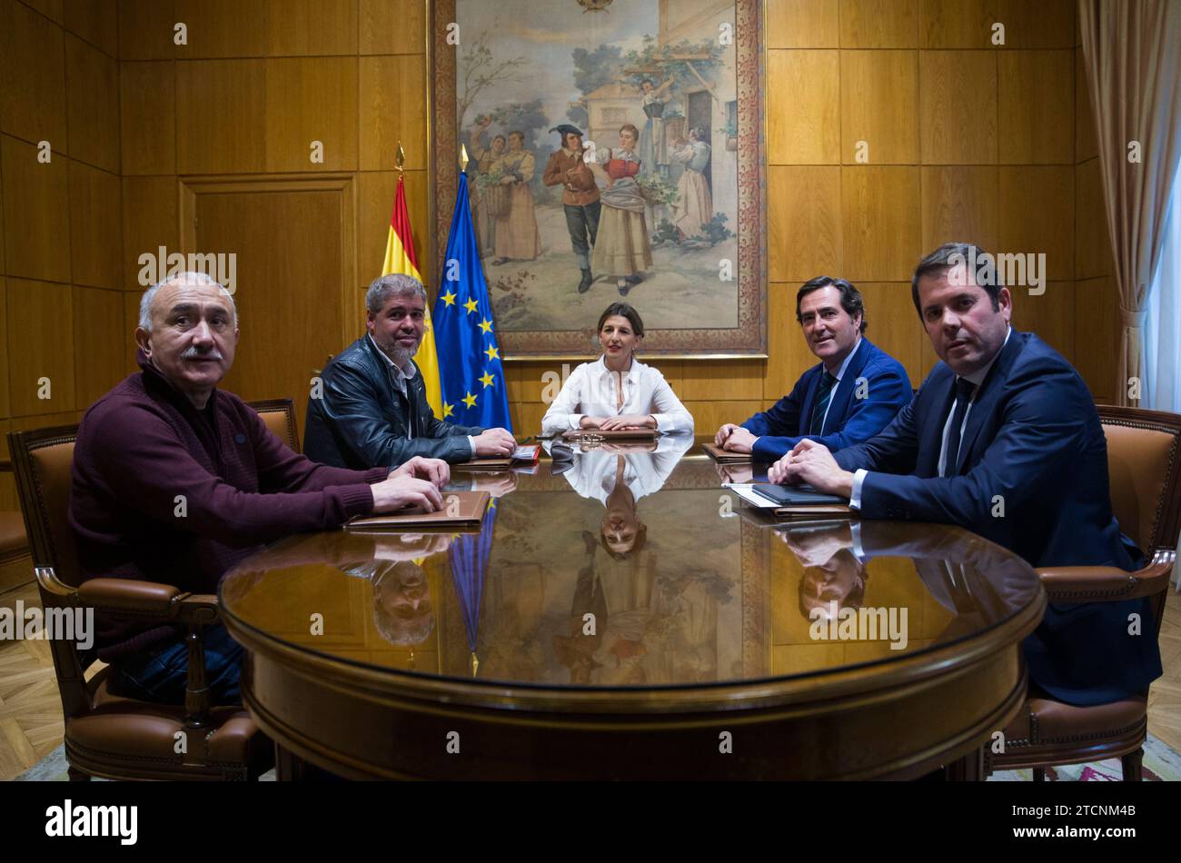 Madrid, 22/01/2020. Il nuovo ministro del lavoro e dell'economia sociale, Yolanda Díaz, incontra i leader dei sindacati di maggioranza, CC.OO. E UGT, e quelli del CEOE. Foto: Ángel de Antonio. ARCHDC. Crediti: Album / Archivo ABC / Ángel de Antonio Foto Stock