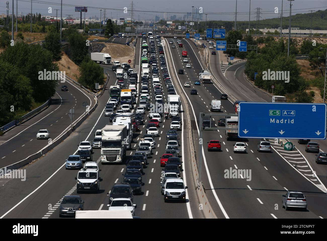 Madrid, 07/31/2020. Ingorghi di auto e traffico dovuti all'operazione in partenza il 1 agosto sull'autostrada A 4 in direzione Andalusia al km 17. Foto: Jaime García. ARCHDC. Crediti: Album / Archivo ABC / Jaime García Foto Stock